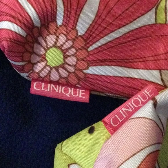 Clinique Floral Cosmetic Bags x 2 - Picture 10 of 10